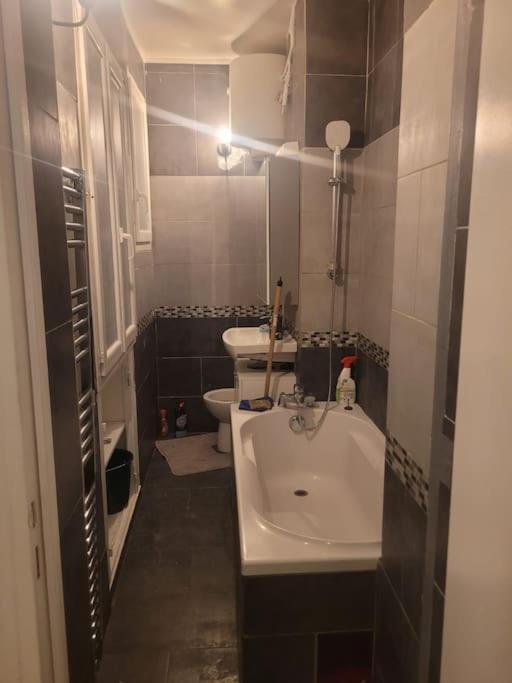 Charmant Appartement Pres De Montmartre Paris Exteriör bild